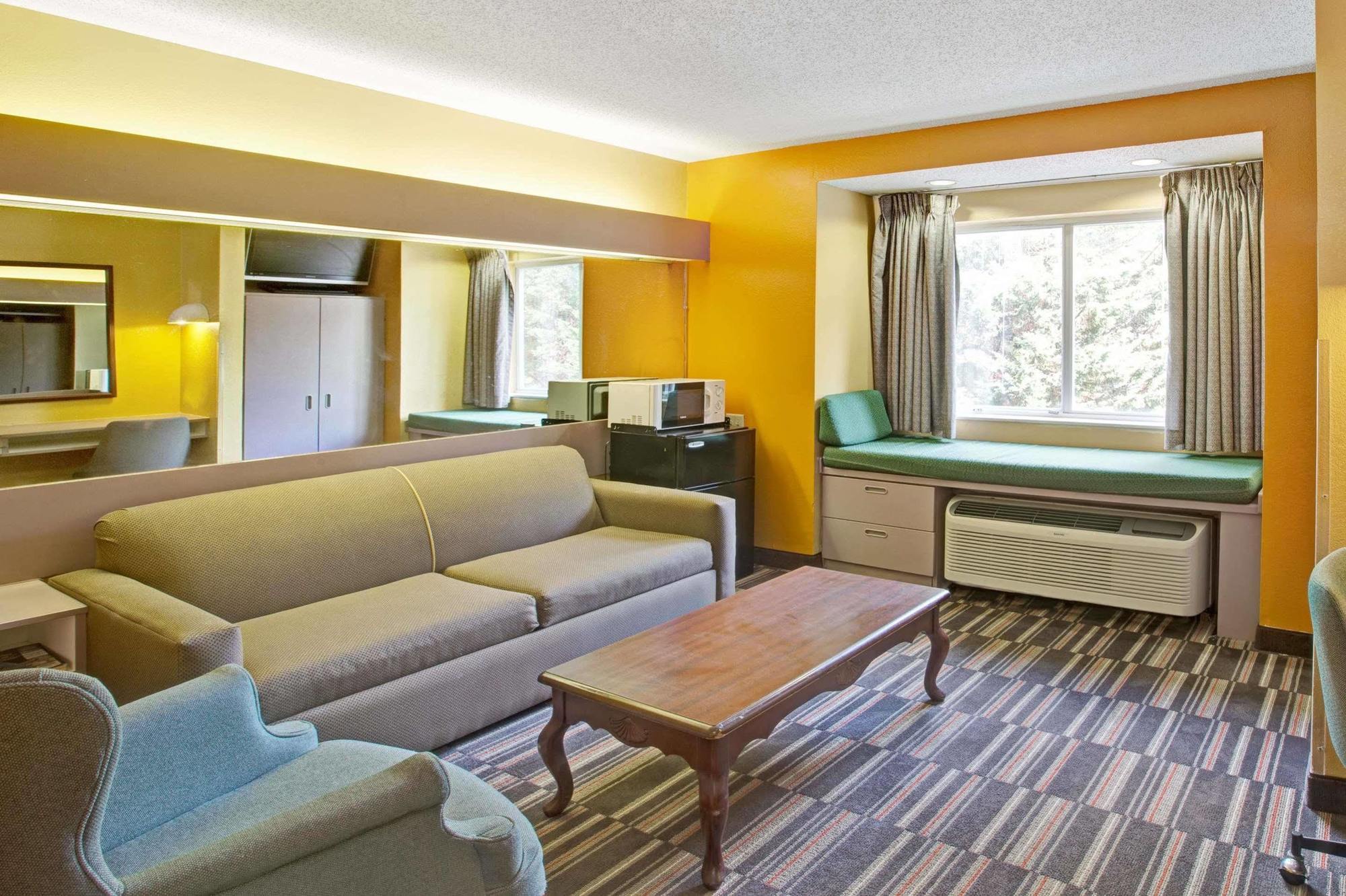 Microtel & By Wyndham Hotel 2*