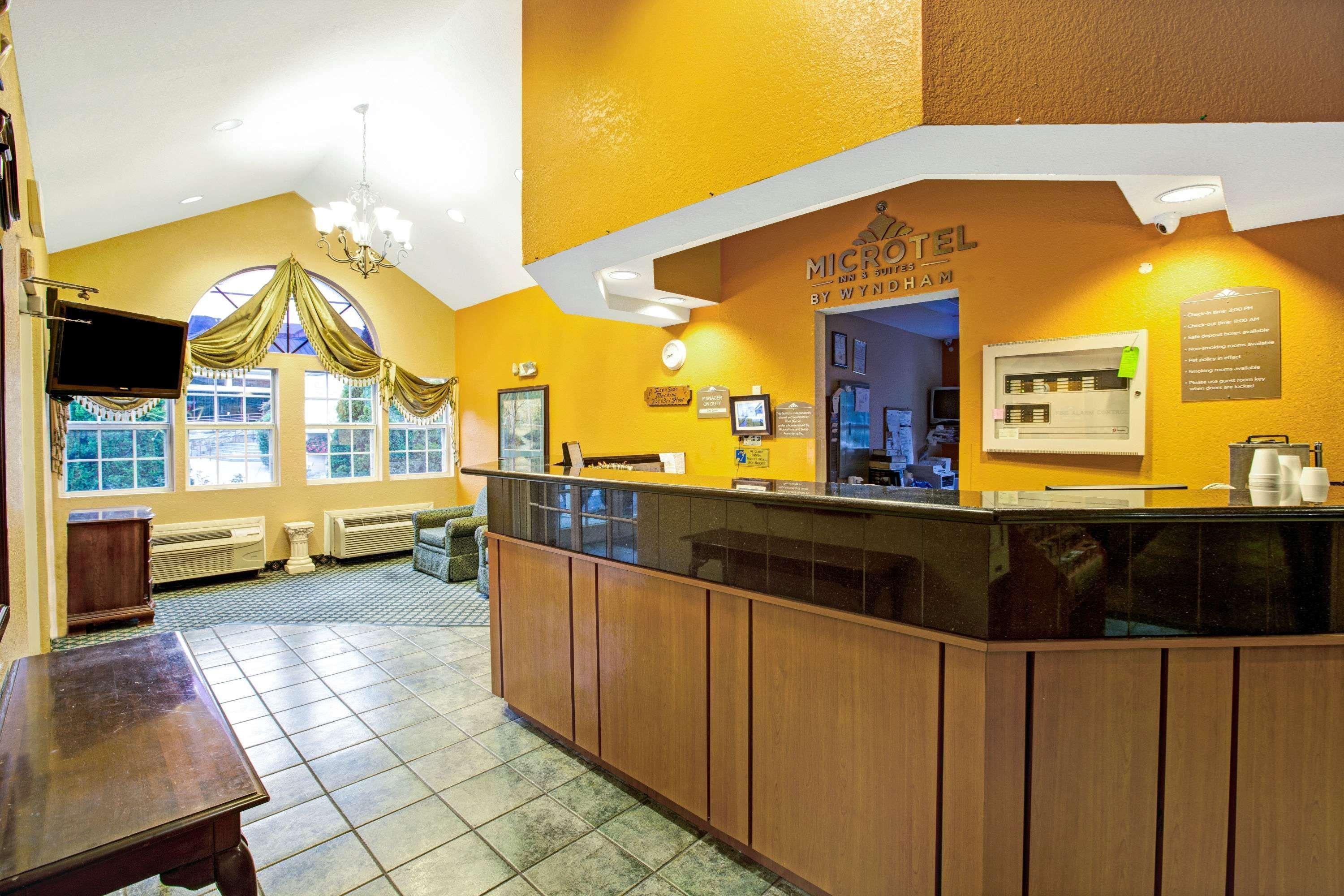 Hotel Microtel & By Wyndham