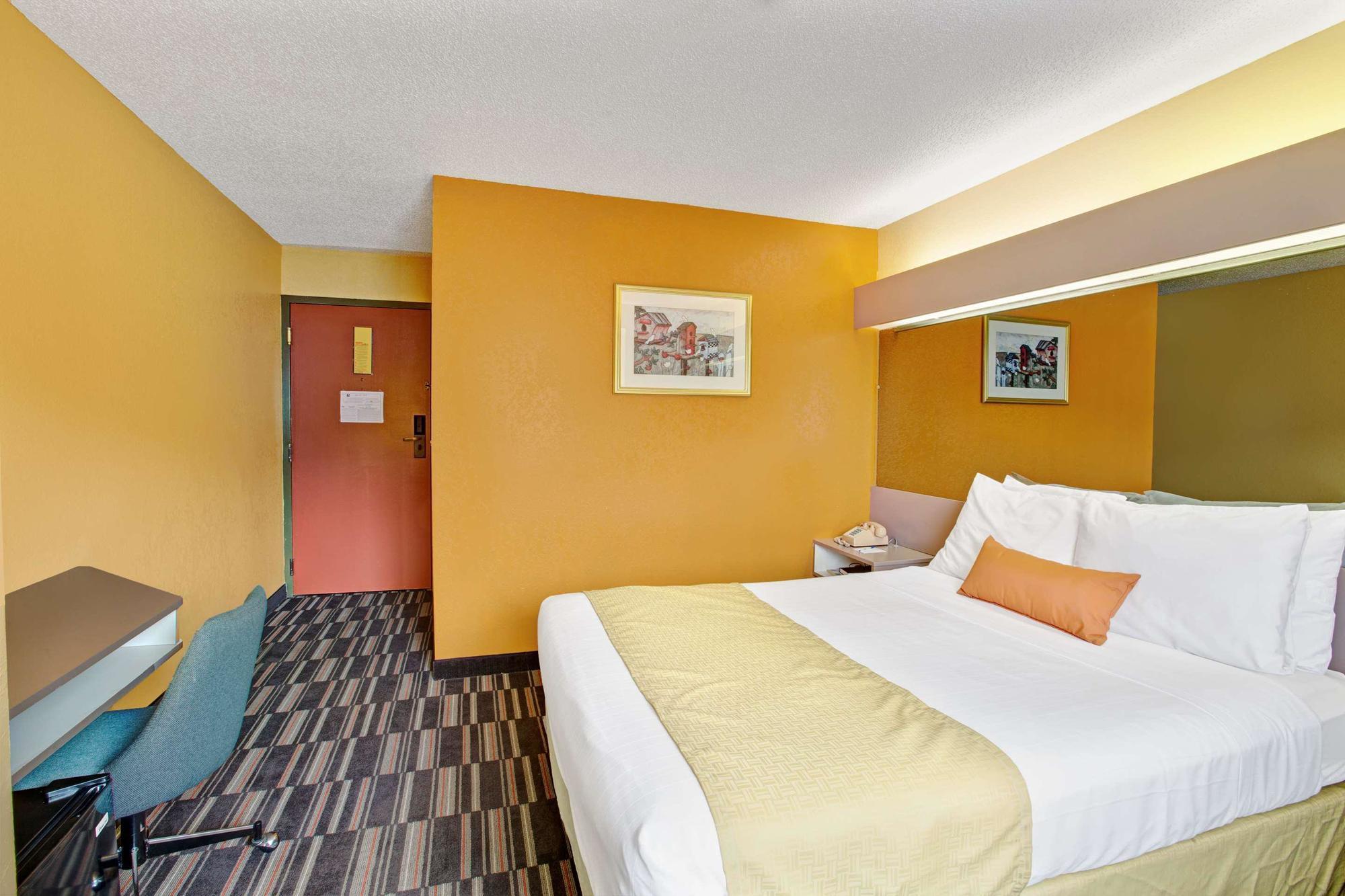 Hotel Microtel & By Wyndham