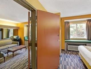 Hotel Microtel & By Wyndham